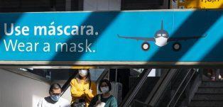 Anvisa volta a obrigar uso de máscaras em aeroportos e aviões