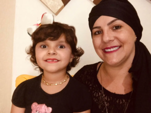 Mãe e filha que foram diagnosticadas com câncer estão curadas: ‘É como se o nosso elo fosse uma armadura’