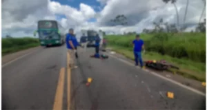 Colisão entre caminhão e moto mata dois em Aurora do Pará