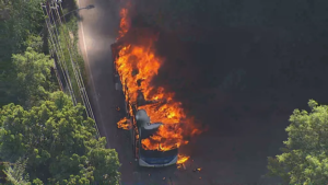 Zona Oeste tem 17 ônibus incendiados após miliciano sobrinho de Zinho ser morto pela polícia; BRT está interrompido