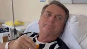 Bolsonaro volta a hospital em Manaus para tratamento