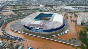 Saqueadores aproveitam inundação e invadem loja do Grêmio