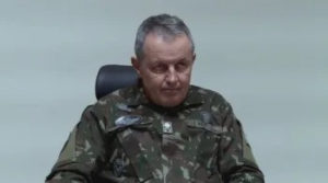 Exército já resgatou mais de 60 mil pessoas em enchentes no RS, diz comandante