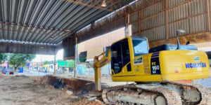 Sevop/SSAM:  Serviços de drenagem são realizados na feira coberta do bairro Laranjeiras