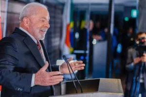 Lula retorna ao Brasil para tratar de exploração na foz do Amazonas após “desencontro” com Zelensky