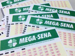 Mega-Sena acumula e próximo prêmio vai a R$ 14,2 milhões