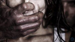 A cada 4 horas, uma menina é estuprada por seu pai, padrasto, tio, primo ou vizinho