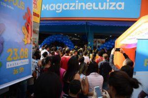 Magazine Luiza contratará mais de 1.800 funcionários.