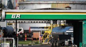 Petrobras eleva preço da gasolina em 3% nas refinarias nesta quinta-feira