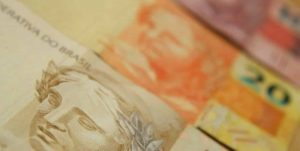 Auxílio emergencial de R$ 1.200 é direito de quem?