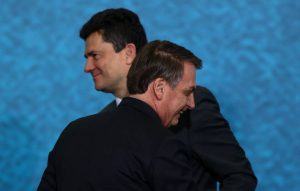 Moro pede demissão após troca na PF, e Bolsonaro tenta reverter