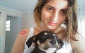 Mulher confessa ter matado cachorro por “morder objetos da casa”