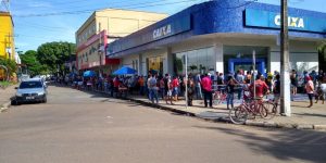 Caixa Econômica em Marabá registra longas filas para saque do Auxílio Emergencial