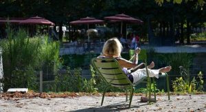 Por que é saudável tomar sol durante o isolamento social