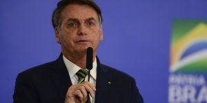 Bolsonaro sanciona lei com R$ 3 bi para cultura e auxílio de R$ 600 para artista informal