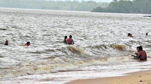 Praias devem ser liberadas em julho e aulas podem retornar em agosto