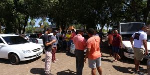 Motoristas de aplicativo paralisam serviço e pedem ajuste nas tarifas