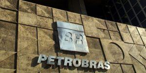 Gasolina sobe 4% nas refinarias, anuncia Petrobras