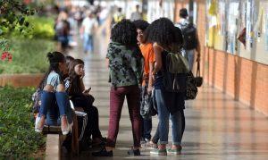 Senado proíbe corte de bolsas de estudo até 2021