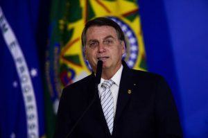 Bolsonaro afirma que vacina contra covid-19 não será obrigatória