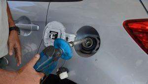 Petrobras reduz preço da gasolina em 4% nas refinarias
