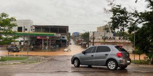 Chuva intensa causa congestionamentos e alagamentos em Parauapebas