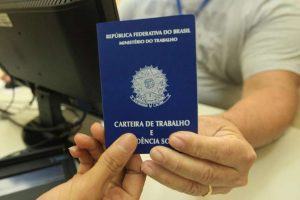 Emprego deve crescer em 2021 puxado pelo setor de serviços