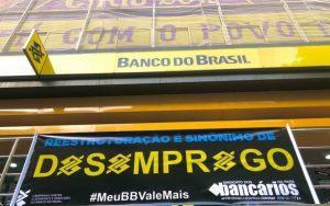 Funcionários do Banco do Brasil paralisam atividades contra fechamento de agências e demissões