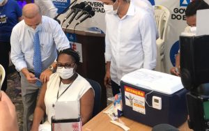 Primeira vacinada na Bahia pega Covid-19 antes de tomar a 2ª dose