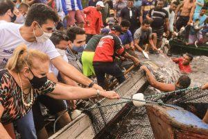 Governador do Pará provoca aglomeração na abertura da pesca de peixe amazônico