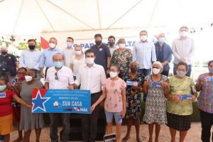 Helder inaugura, entrega cheques e assina ordens de serviço em Marabá