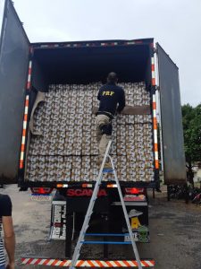 PRF apreende 7.200 pacotes de cerveja irregular em Ipixuna do Pará