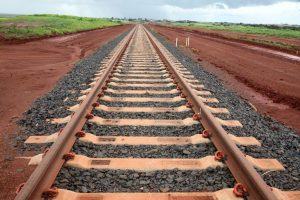 Três homens tentam furtar tonelada de material da ferrovia