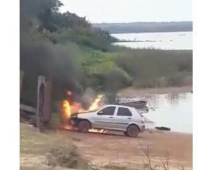 Homem enciumado toca fogo no carro do namorado da ex-mulher