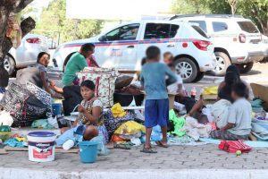 Outra leva de refugiados venezuelanos chega a Marabá e acampa na rua