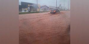 Parauapebas registra pontos de alagamentos em 15 minutos de chuva forte