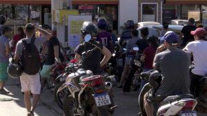 Brasileiros fazem fila para abastecer na Argentina com gasolina a R$ 3,10 por litro