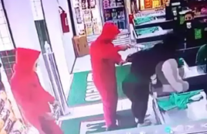 Trio usa roupas de ‘La Casa de Papel’ e finge assalto em mercado