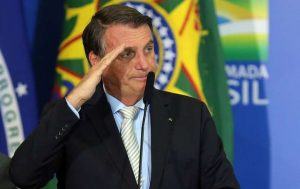 Bolsonaro sanciona lei que cria o Auxílio Brasil