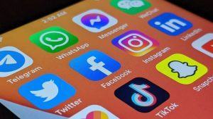 Facebook planeja mudar de nome em breve, diz site