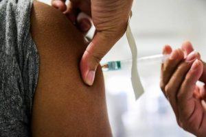 Prefeitura divulga novos pontos e leva vacina à zona rural
