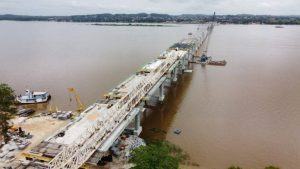 Rio Araguaia: Ponte começa a receber laje e estacas do vão central