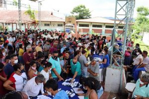 População do Liberdade recebe óculos de Instituto Miguel Chamon