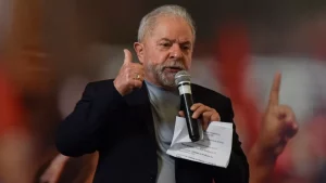 Lula diz que não vacinados contra covid devem ficar em casa