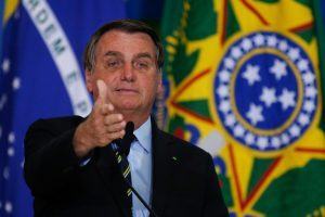 Bolsonaro sanciona lei para quem gera própria energia com subsídios até 2045