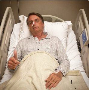 Bolsonaro é internado com obstrução intestinal, sem previsão de alta; Planalto diz que ele passa bem