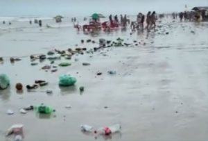 Praia de Salinópolis fica com rastro de lixo e limpeza deve durar até quarta-feira