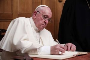 Papa Francisco lamenta morte de Dona Olinda em mensagem a Bolsonaro