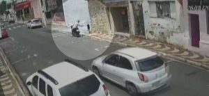 Garoto de 5 anos é assaltado por motociclista