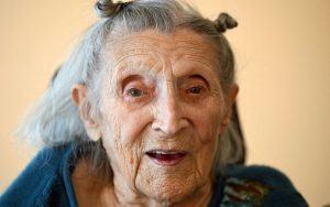 Mulher mais velha da Europa, que sobreviveu à Covid, completa 118 anos